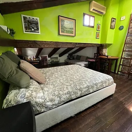 Cozy Mansard In The Old Town Апартаменты
